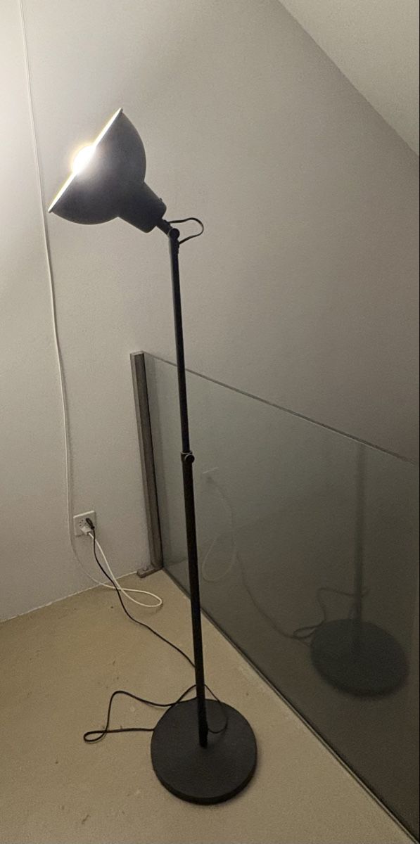 Ikea Lampade: Standing lamp black adjustable height good condition – Usato da Basel venduto da dc.lucile