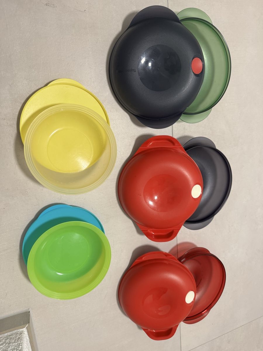 Tupperware Behälter & Ähnliches: Tupperware Schüssel Set, div. Farben, neuwertig! – Gebraucht aus Däniken SO von SC.pay