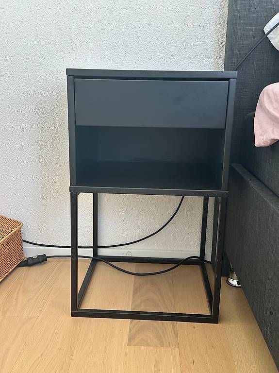 Comodini: Ikea Nachttisch 1 Jahr benutzt – Usato da Oberwangen TG venduto da ren_7yt7