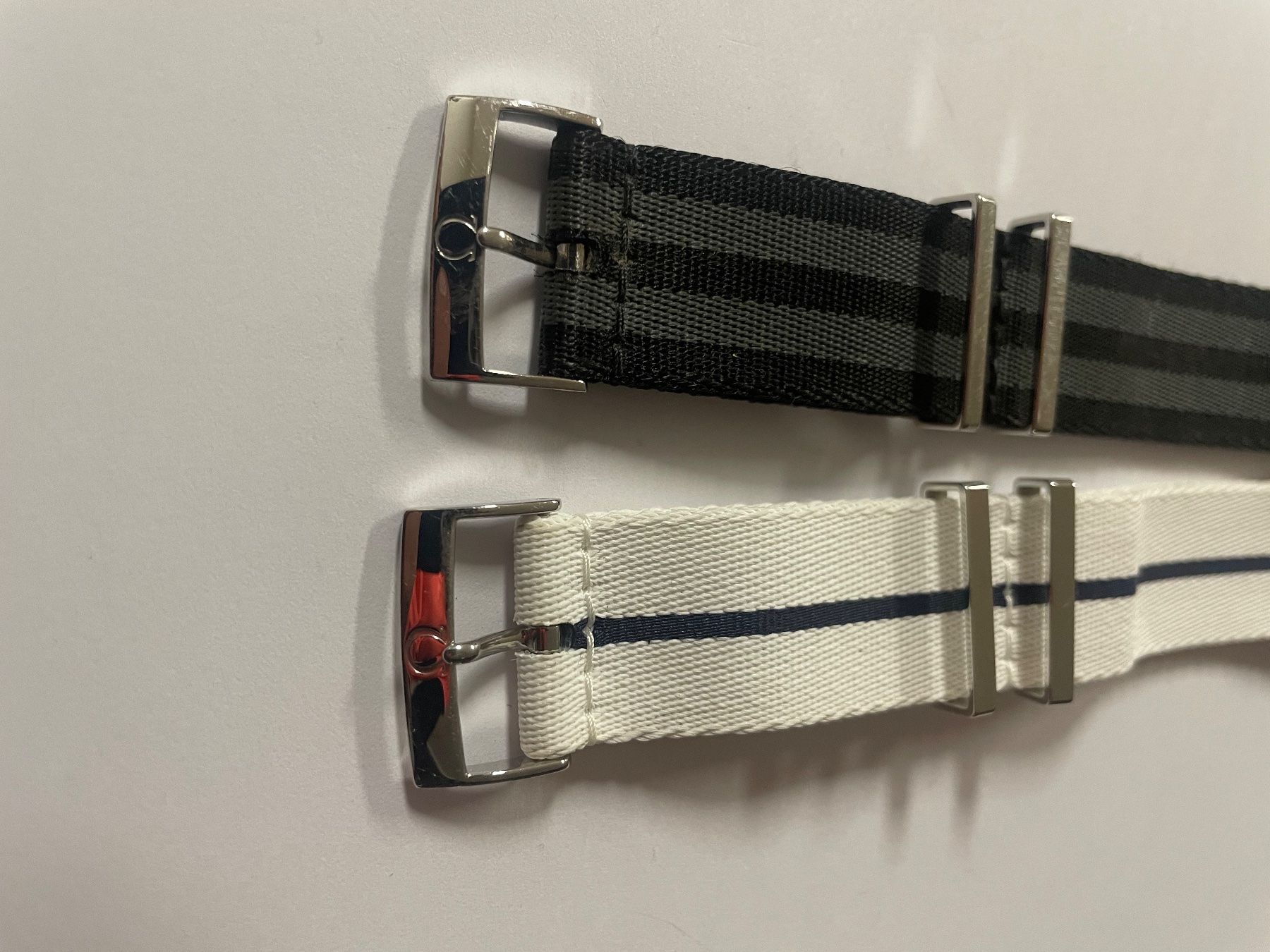Omega Bracciali & Braccialetti: 2 Bracelets Omega polyamide avec boucles Omega acier – Usato da Veyrier venduto da bub_b77p 1