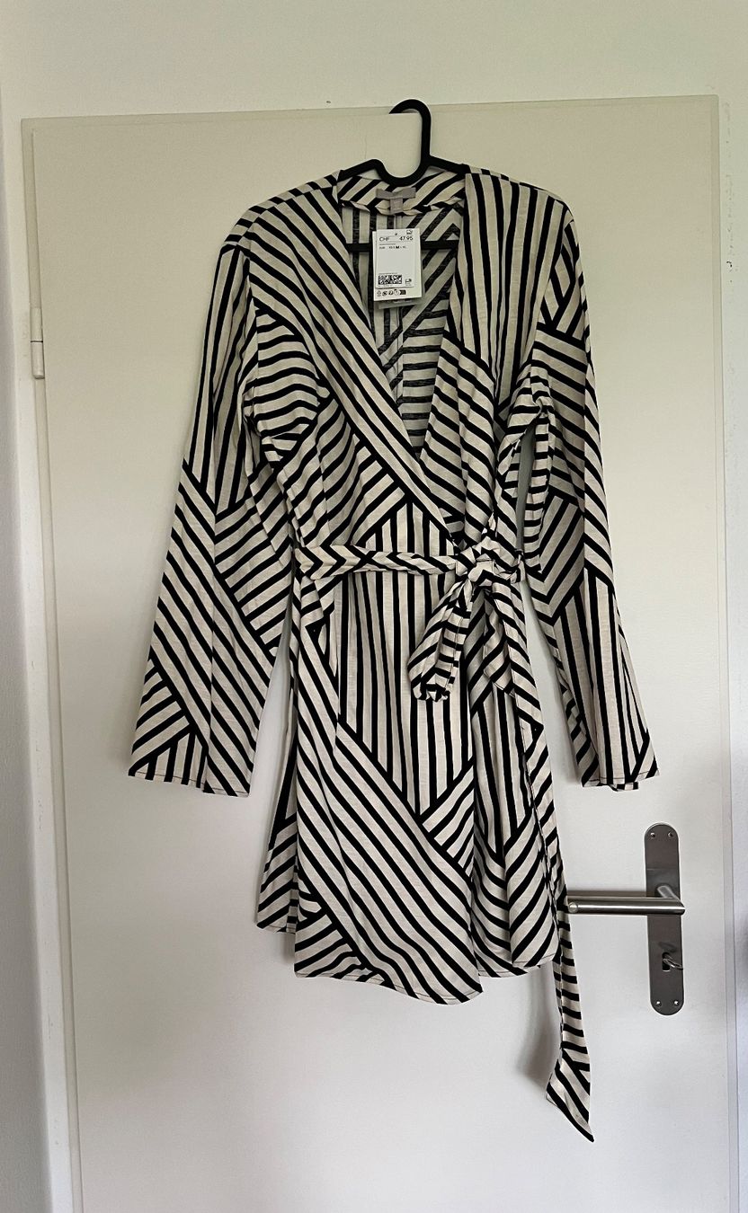 H&M Vestiti: NEU H&M wickel Kleid  / grösse M – Nuovo (secondo la descrizione) da Effretikon venduto da YaMn 1