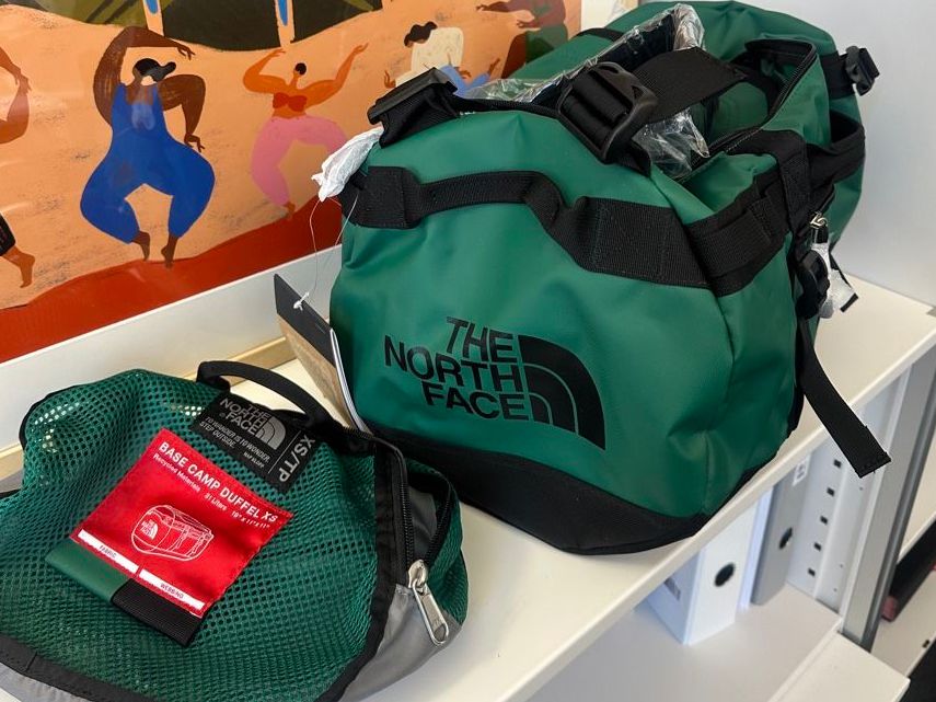 Borse: Northface Duffel xs grün, neu – Nuovo e nell'imballaggio originale da Meilen venduto da sveball