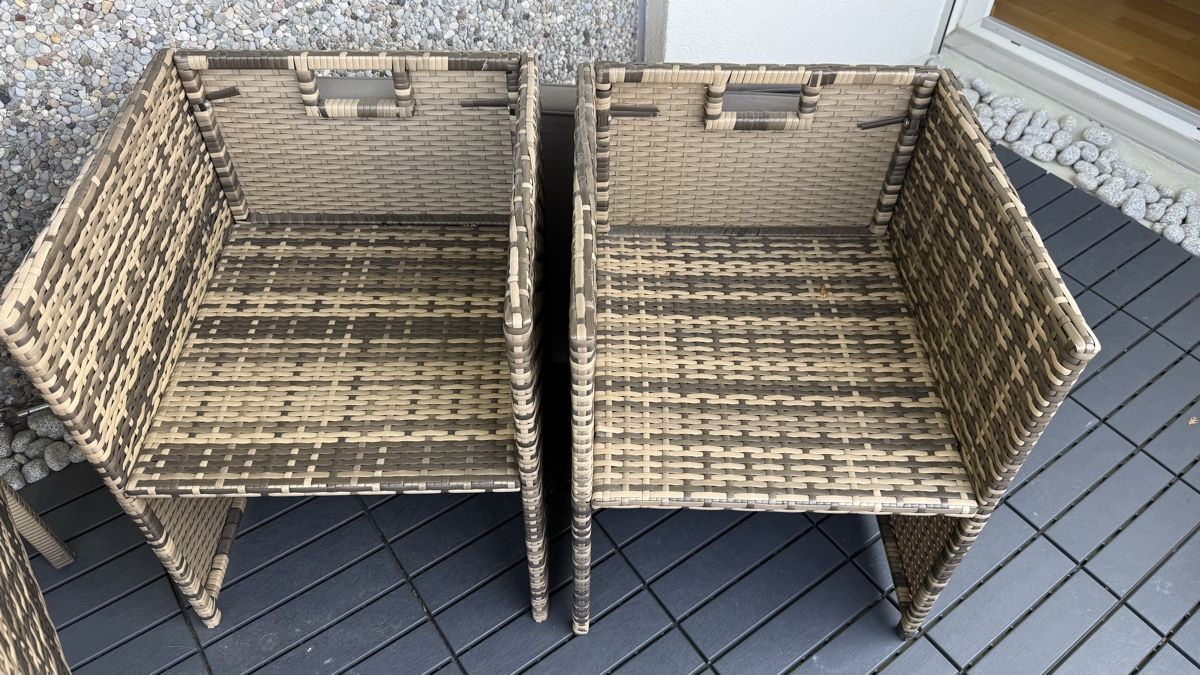 Set di tavolo e panche: Balkonlounge Rattanmöbel – Usato da Schaffhausen venduto da Milena1999 1
