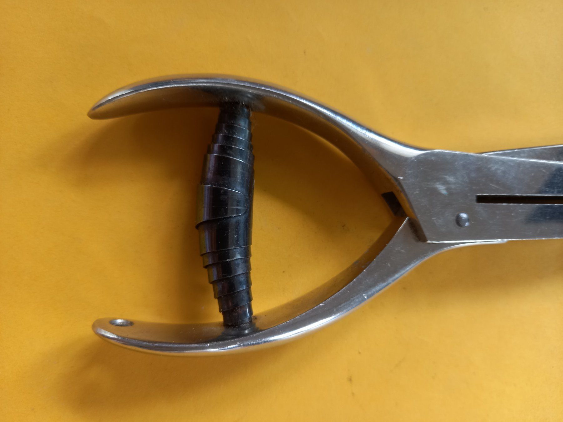 Greifer: Pince perforatrice en métal – Gebraucht aus Rossens FR von Souris1 5