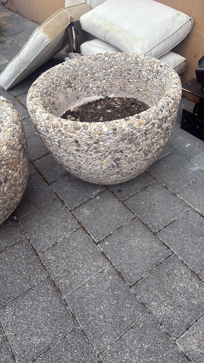 Pots de fleurs: 2xPflanzentopf – D'occasion à Wauwil par vincenzo0111 1