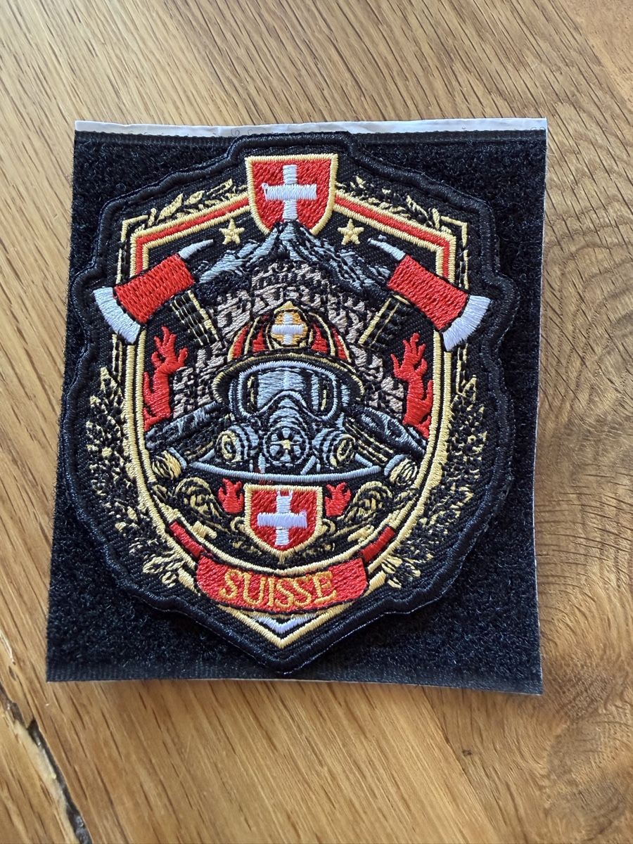Swiss Placchette & Badge: Speziel Schweizer Feuerwehr Patch Klett neuwertig Abzeichen – Nuovo (secondo la descrizione) da Aarberg venduto da Alprauscher 1