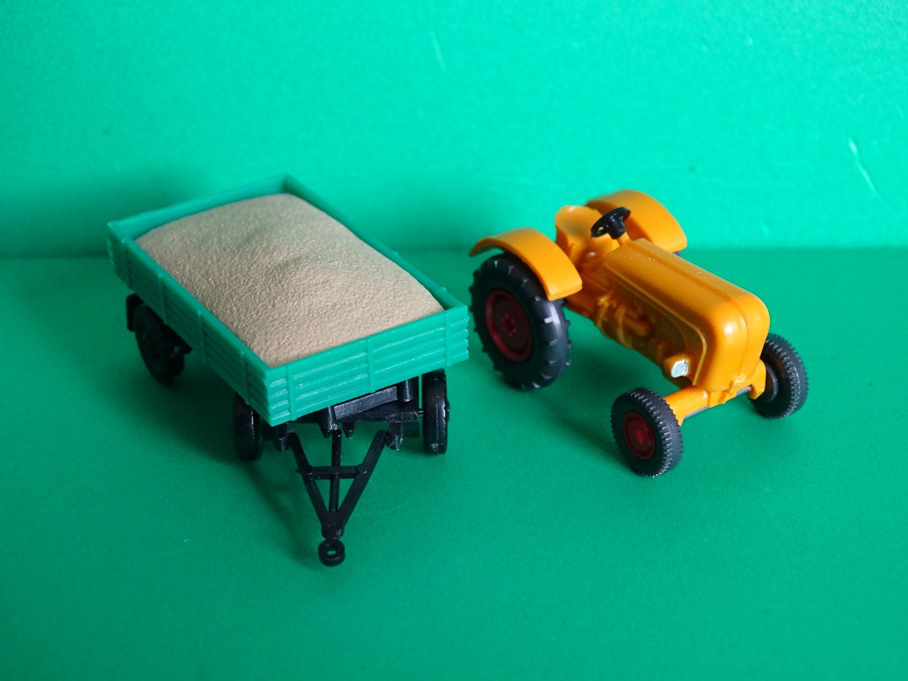 Wiking Modellini d'auto: Traktor mit Anhänger von Wiking 1/87 – Usato da Bretzwil venduto da Meex 2