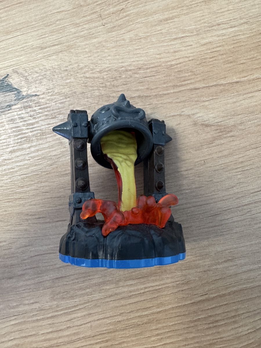 Statuette: Skylanders SWAP Force Fiery Forge Figur – Usato da Biberist venduto da etesummer