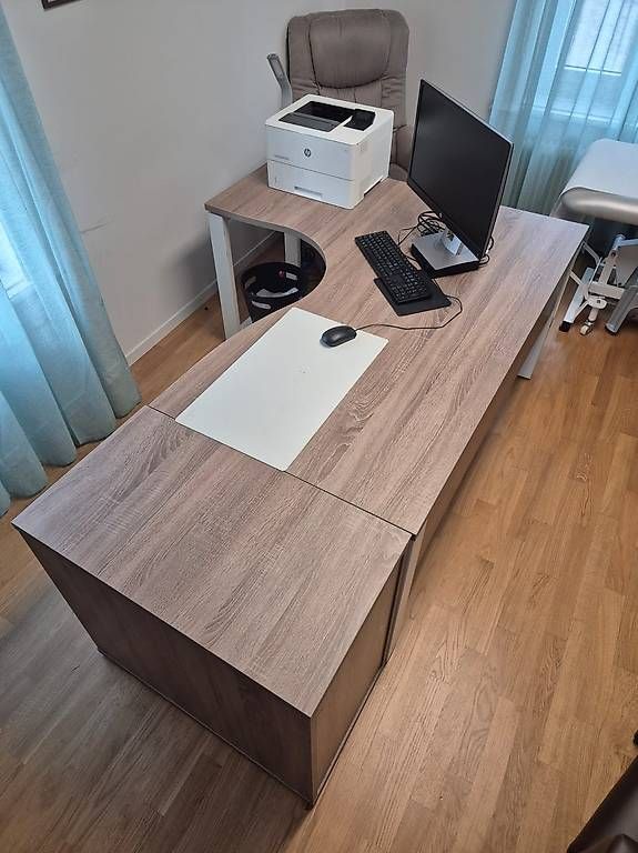 Schreibtische: Büro Schreibtisch – Gebraucht aus Niederuzwil von Liberatopixel 1