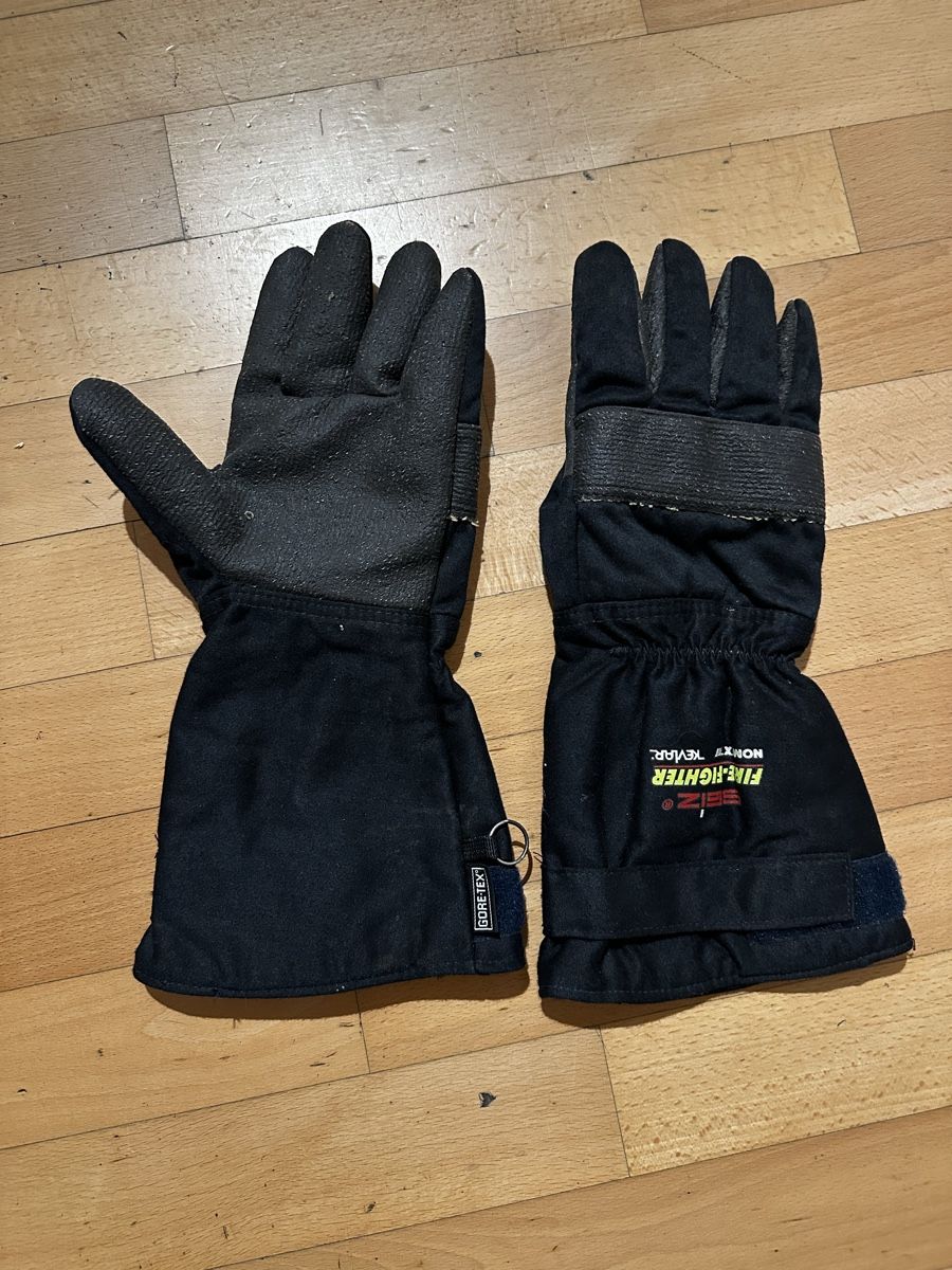 Guanti & manicotti: Seiz Feuerwehr Handschuh – Usato da Sarmenstorf venduto da SamiraB.