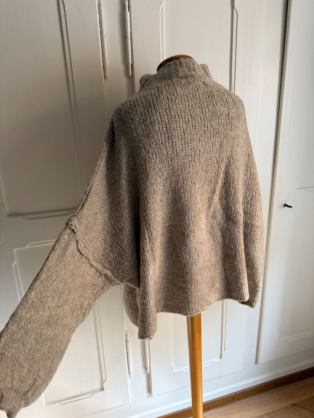 Pulls & Sweat-shirts: Strickpullover beige oversized – D'occasion à Zürich par Diazaio 3