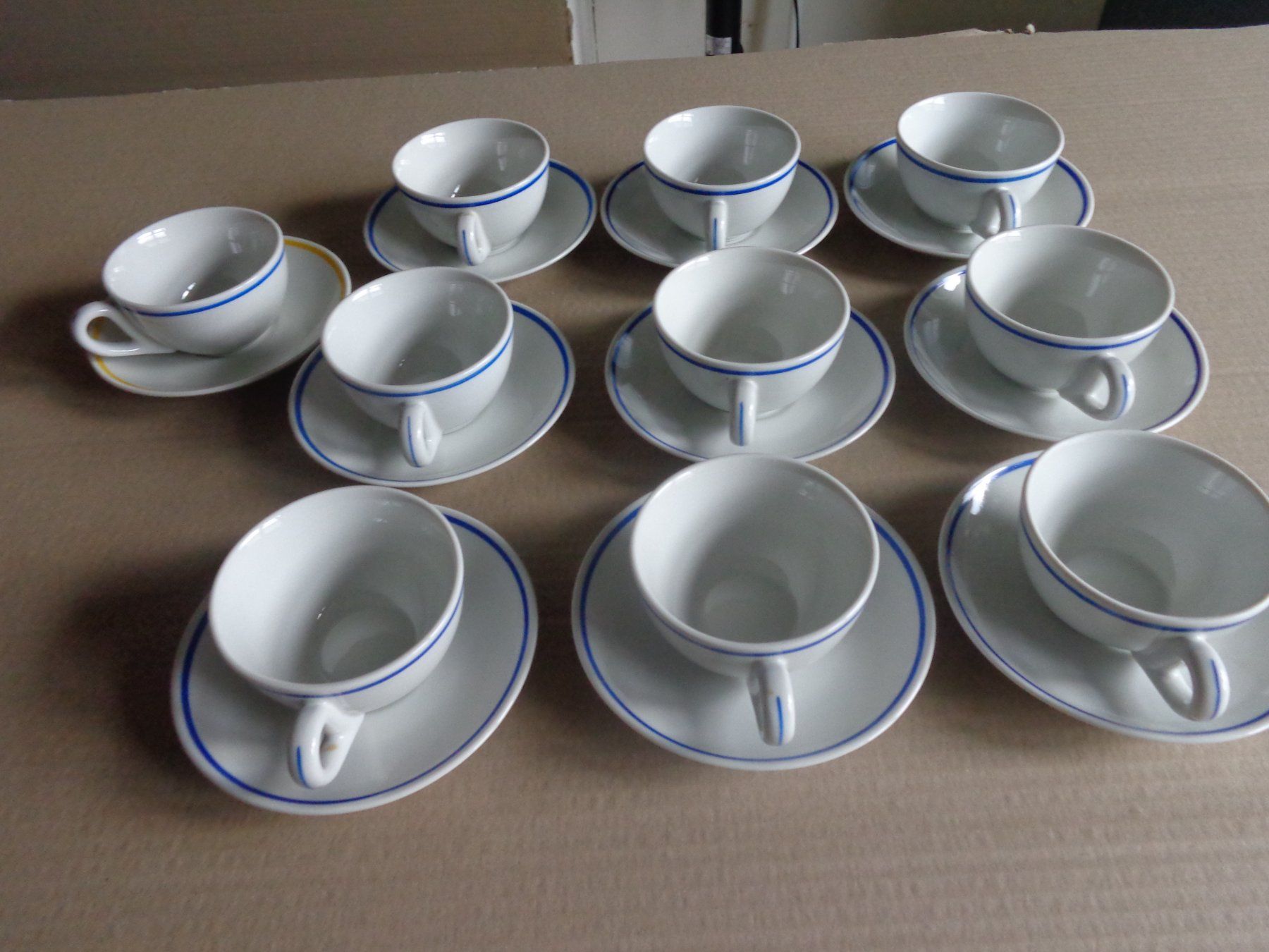 Set di piatti: Kaffee Geschirr Teller und Tassen mit Muster blau – Usato da Liestal venduto da Gecko16