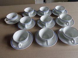 Kaffee Geschirr Teller und Tassen mit Muster blau