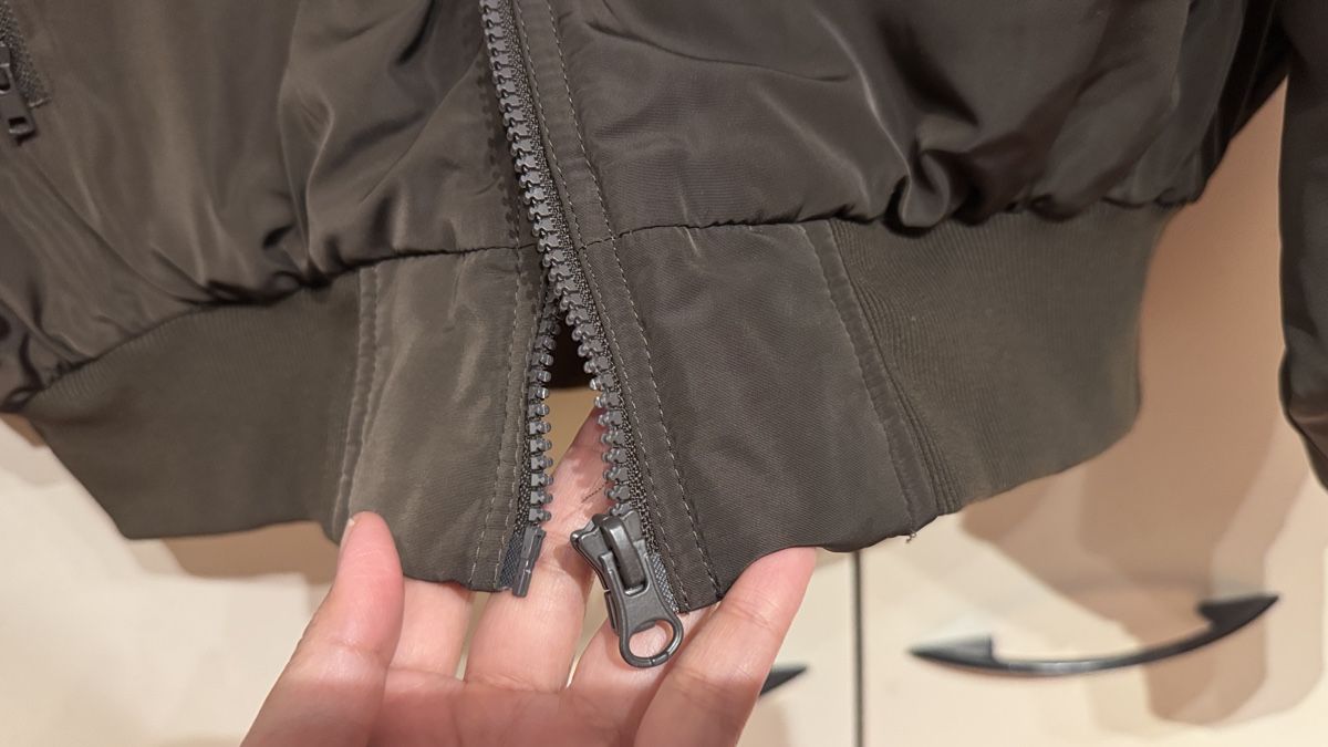Alo Yoga Jacken: Alo Yoga Winter Jacket – Gebraucht aus Grosshöchstetten von 532_9cyd 1