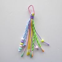 Schlüssel- / Taschenanhänger - Bunt aus Kordeln und Perlen