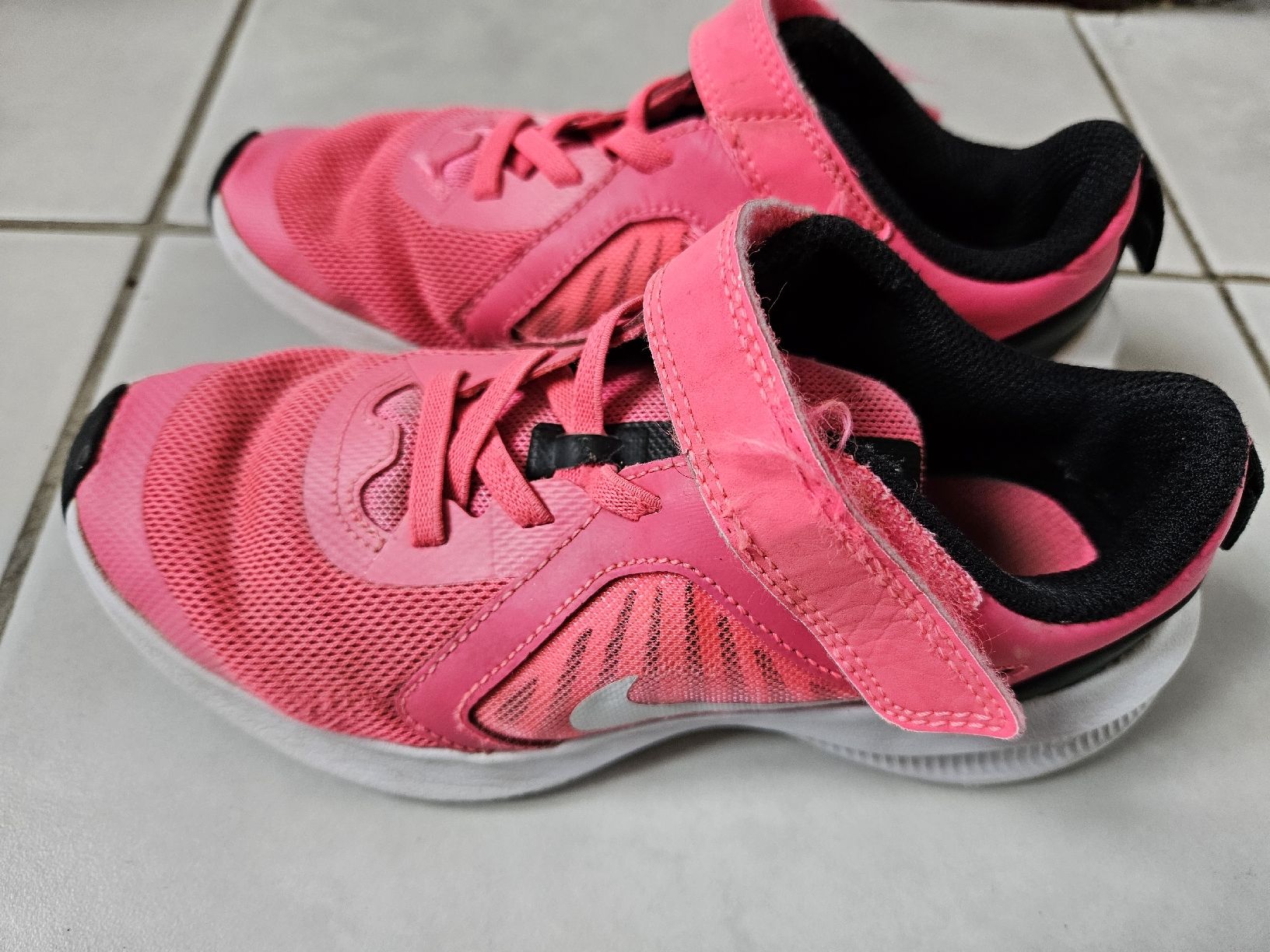 Nike Scarpe per ragazzi: Nike Schuhe Gr.31.5 – Usato da Oberkulm venduto da Preneur 1