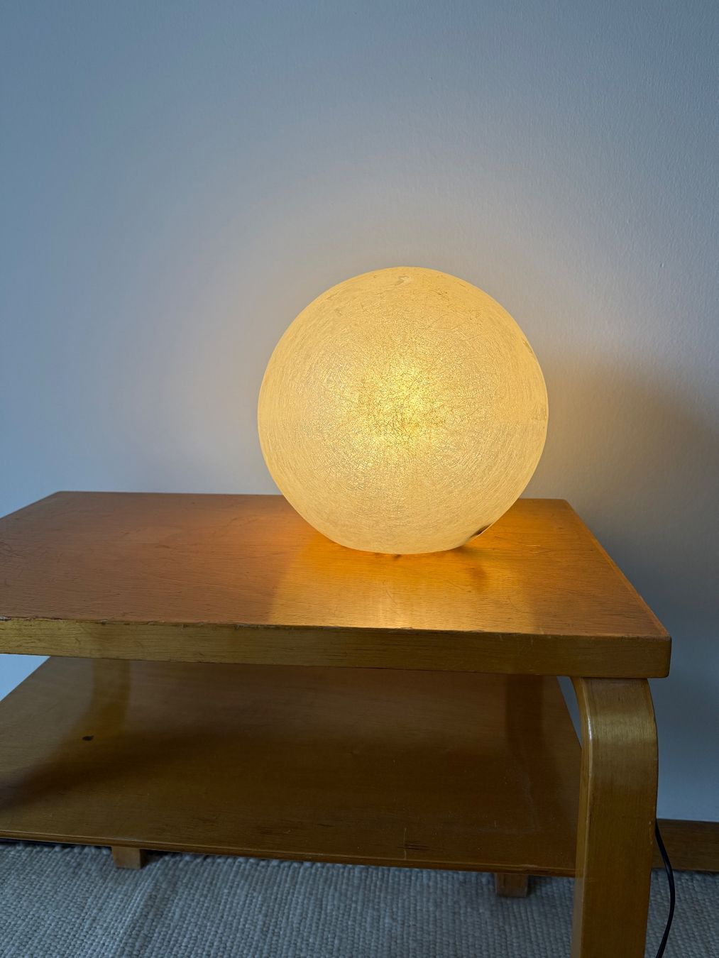 Lampade: Fiberglas-Kugellampe 1960/70 – Usato da Luzern venduto da Mamutpe 1