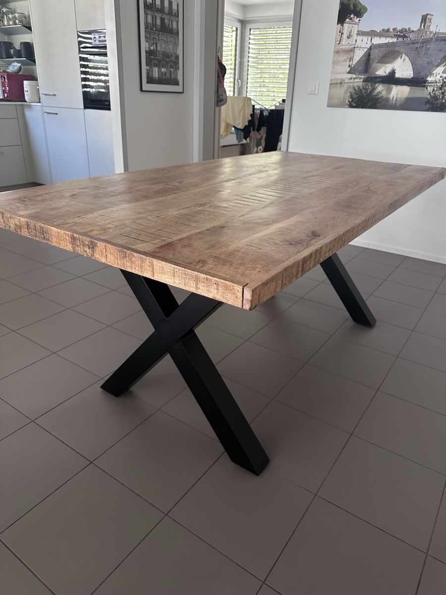 Tables: Beautiful solid mango wood dining table by Livique – D'occasion à Zürich par cam_5ln8 3