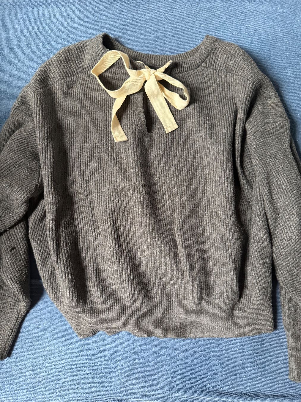 Zara Maglioni & Felpe: Zara Strickpullover Grau mit Schleife – Usato da Altendorf venduto da am9j_nt 2