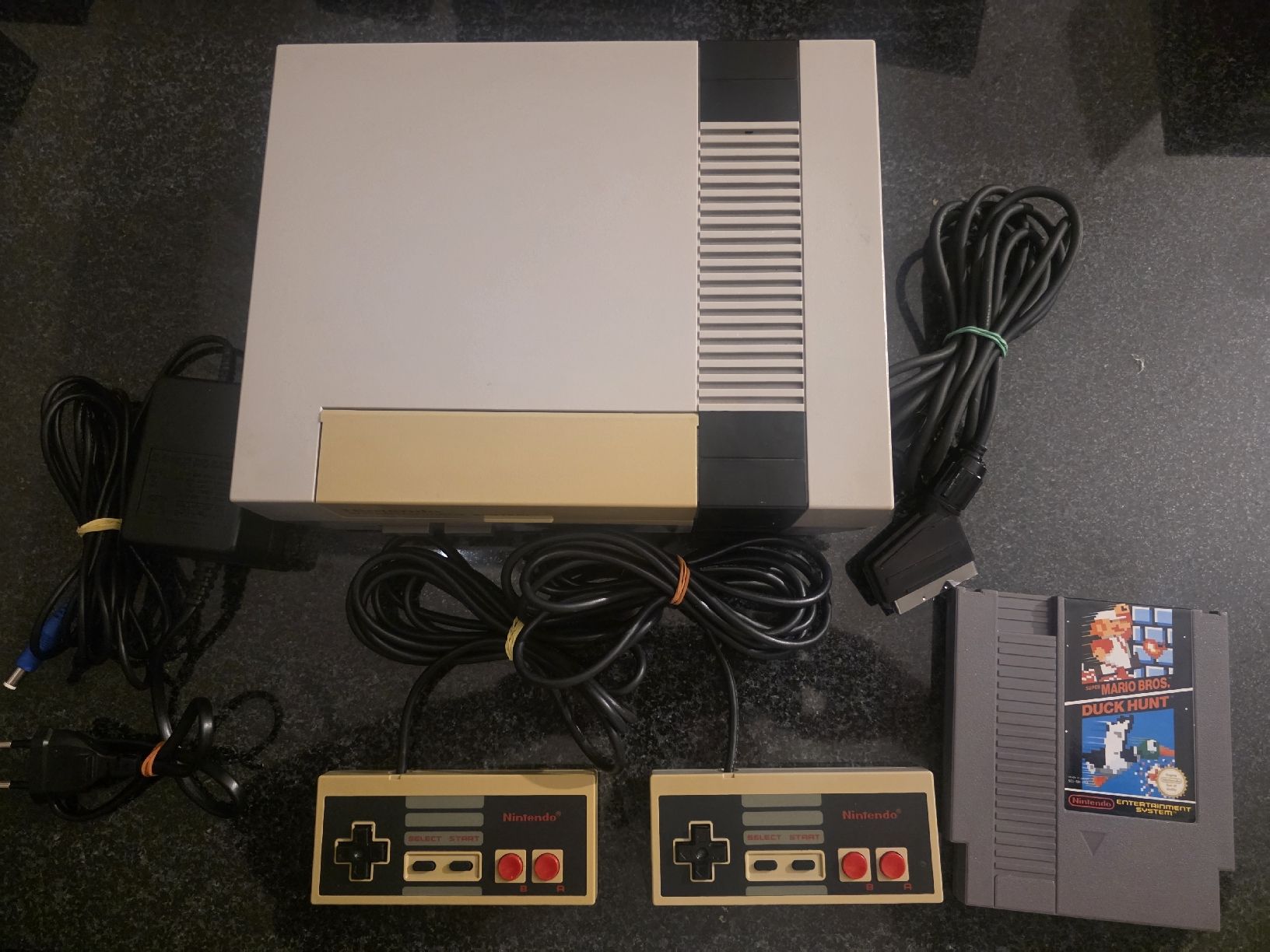 Nintendo Console: NES avec un jeu – Usato da Chavornay venduto da Crash37