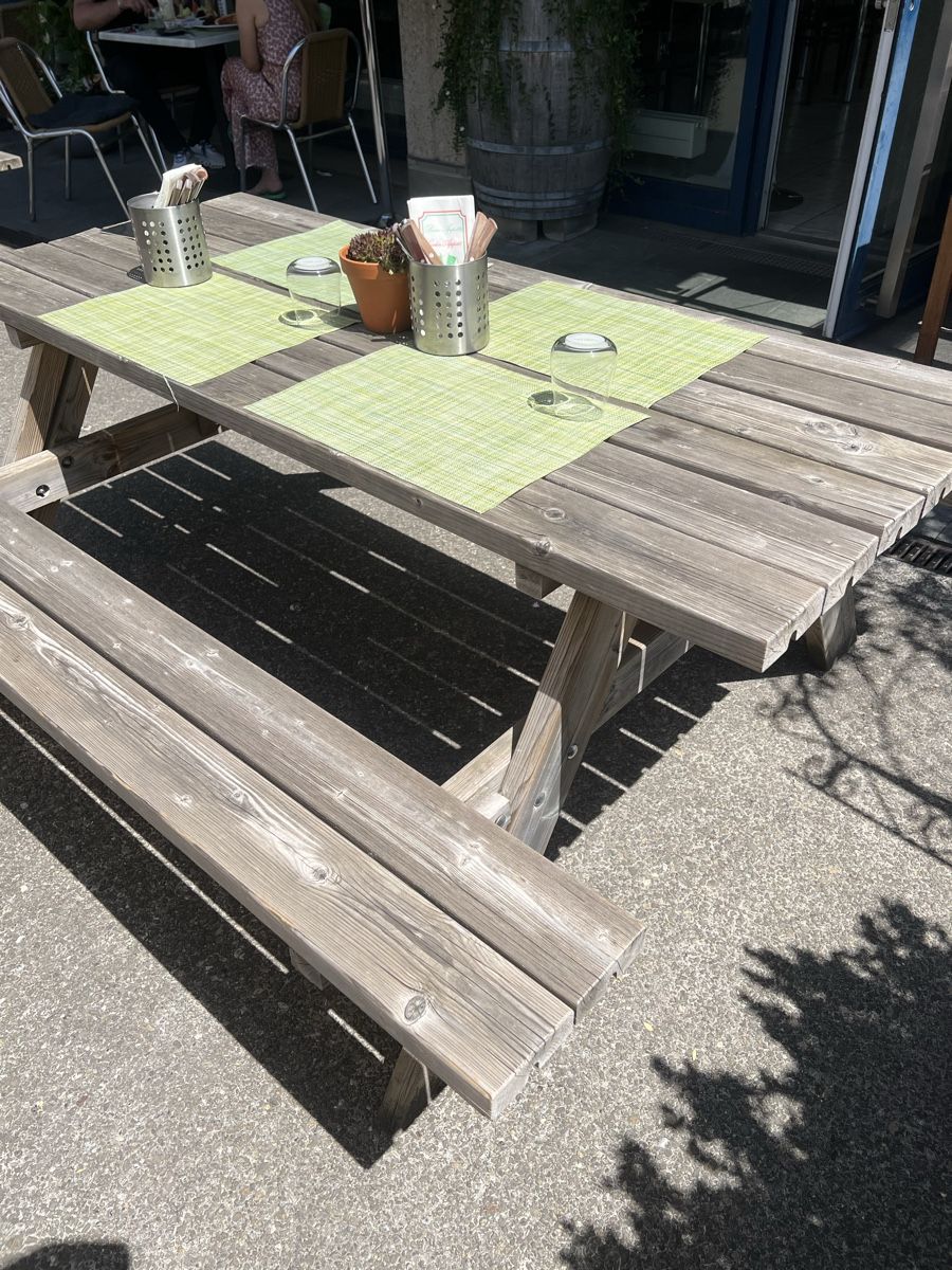 Tavoli: Gartentische mit Bänken aus Holz, – Usato da Dübendorf venduto da Troggy 1