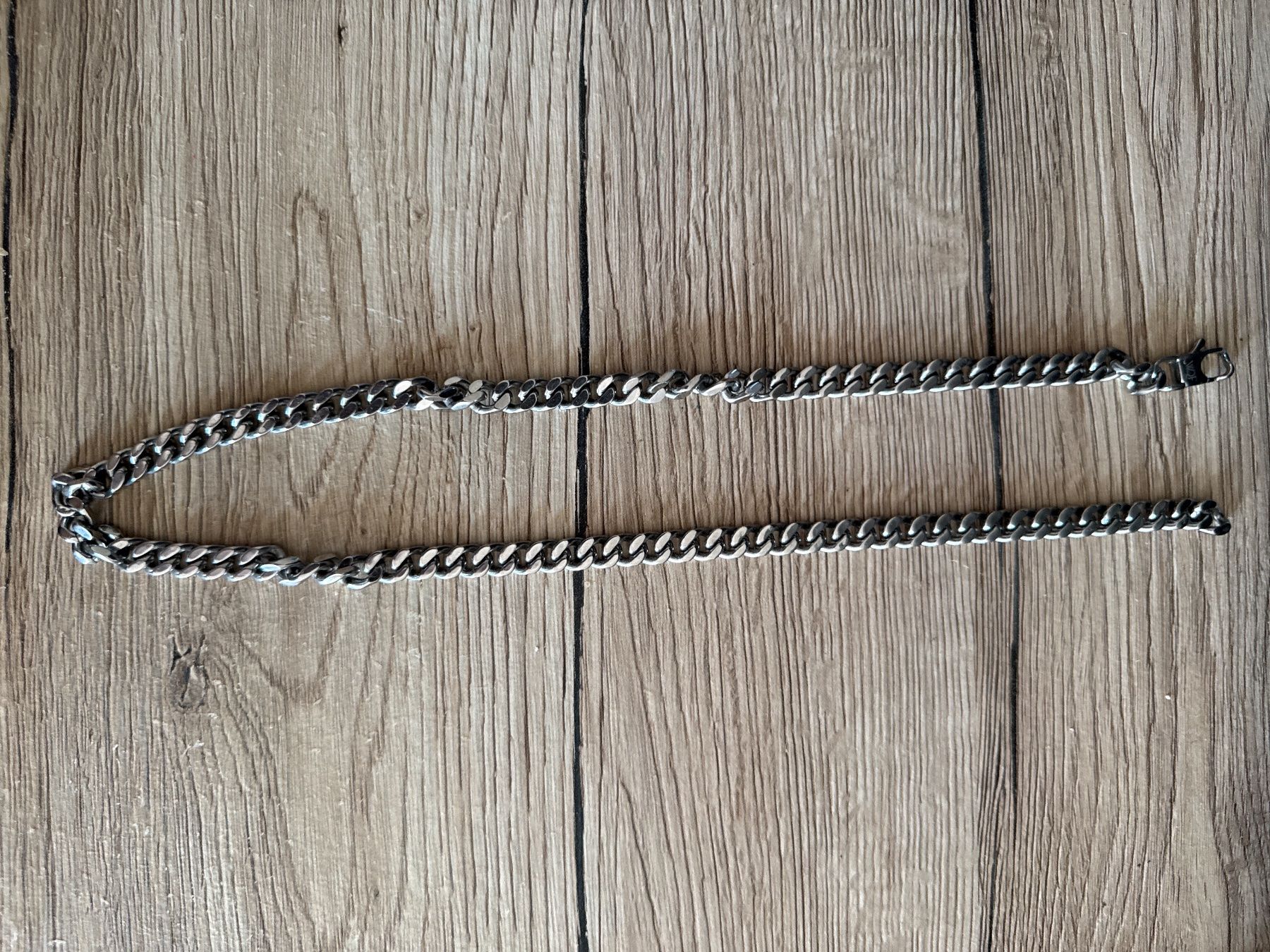 Ketten: Halskette aus Stahl, Silberfarbe – Gebraucht aus Zürich von REStyle2 1