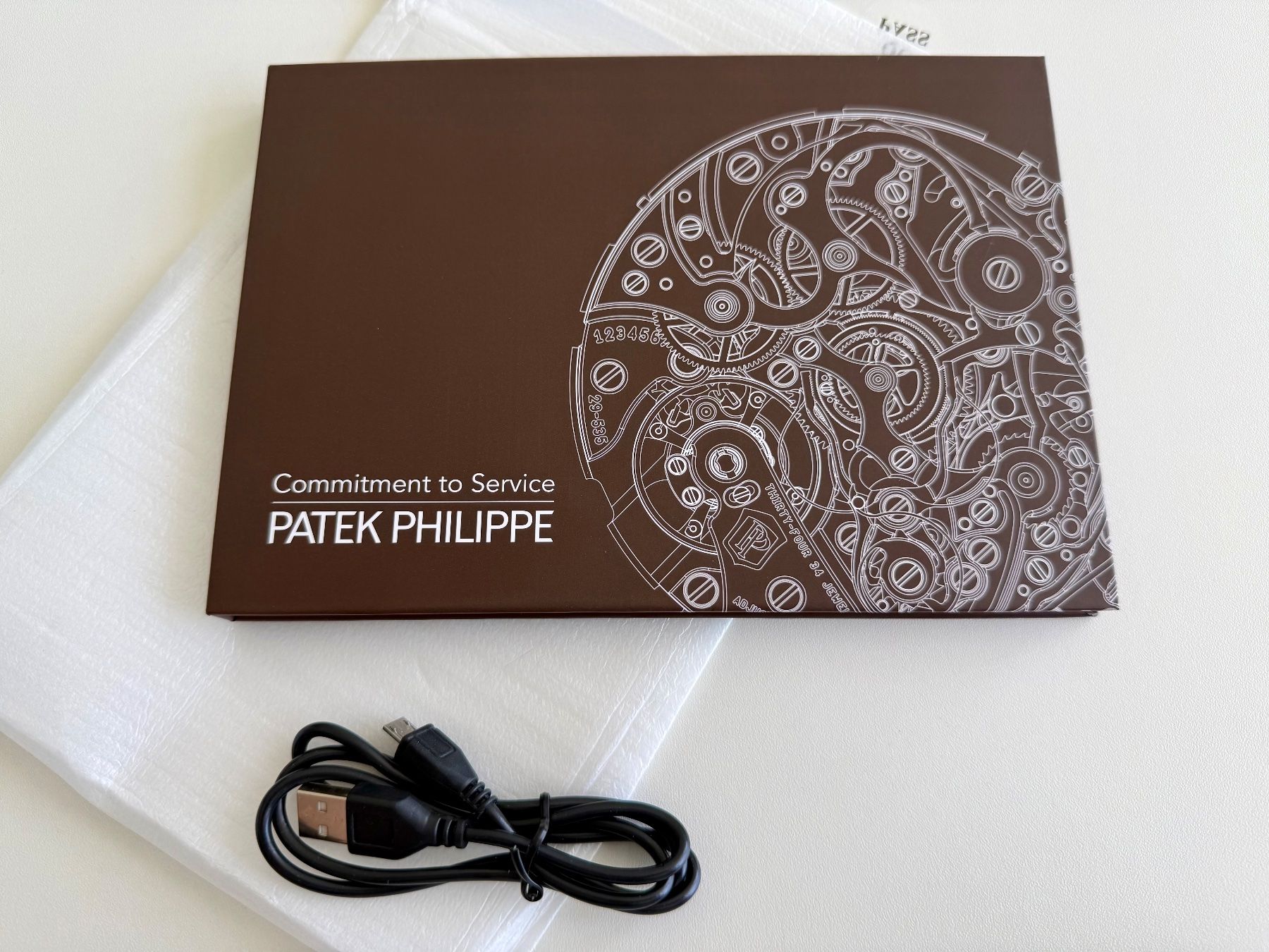 Patek Philippe Orologi: PATEK PHILIPPE "Commitment to Service" video brochure, rare! – Nuovo e nell'imballaggio originale da Mont-sur-Lausanne venduto da vmi_ym5l 1
