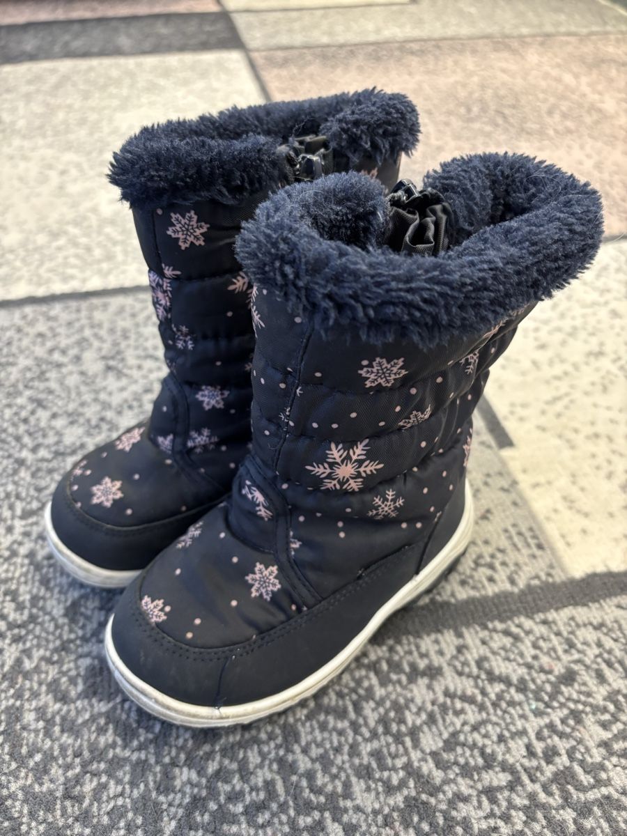 Scarpe per ragazze: Winterstiefel Grösse 25 – Usato da Kleindöttingen venduto da Jameika