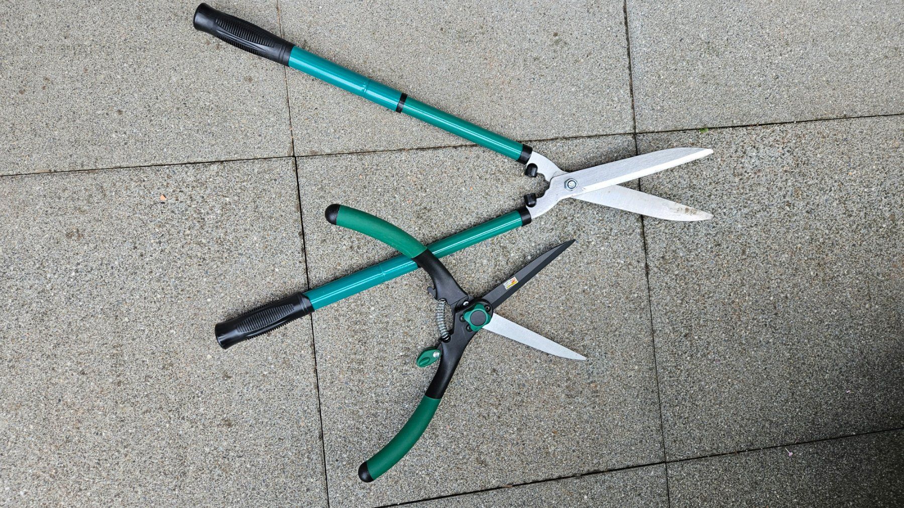 Tutti gli attrezzi: Gartenschere Heckenschere gross und klein – Usato da Gossau ZH venduto da Goes05