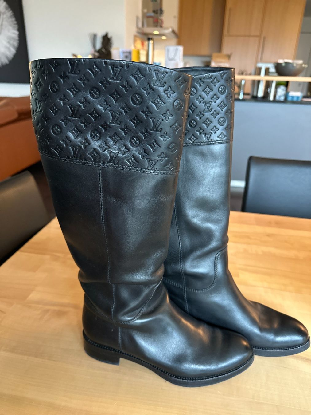 Louis Vuitton Chaussures femmes: Original Louis Vuitton Lederstiefel – D'occasion à Wollerau par Swissmisses 1