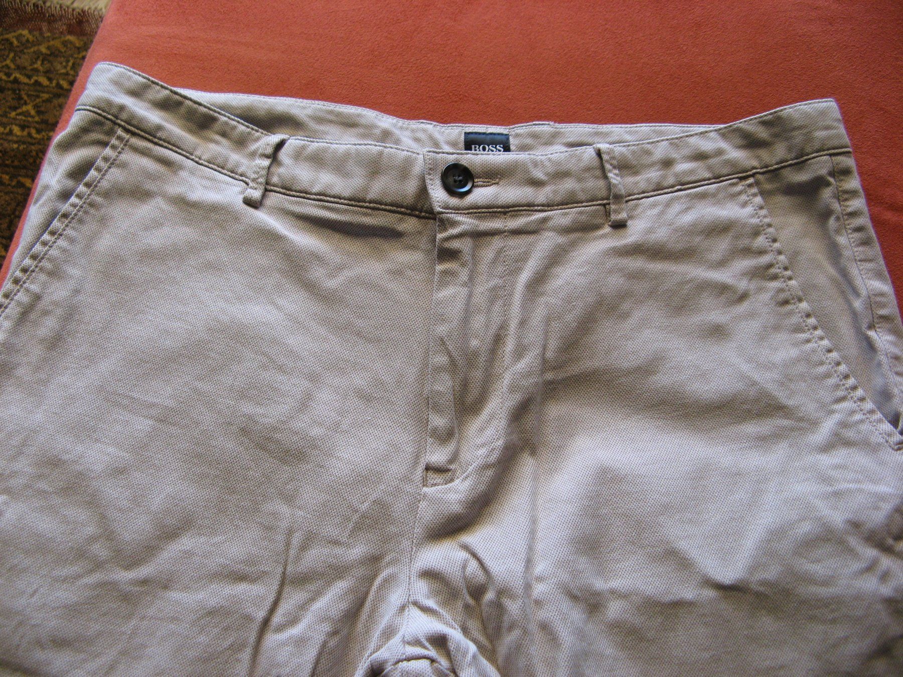 Hugo Boss Pantalons: kurze, beige Boss Shorts – D'occasion à Zürich par apil 1