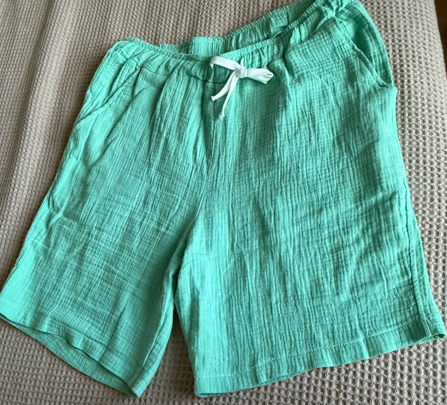 Pantalons: Neue kurze Hose Gr XL – D'occasion à Altishofen par UrsulaP0102