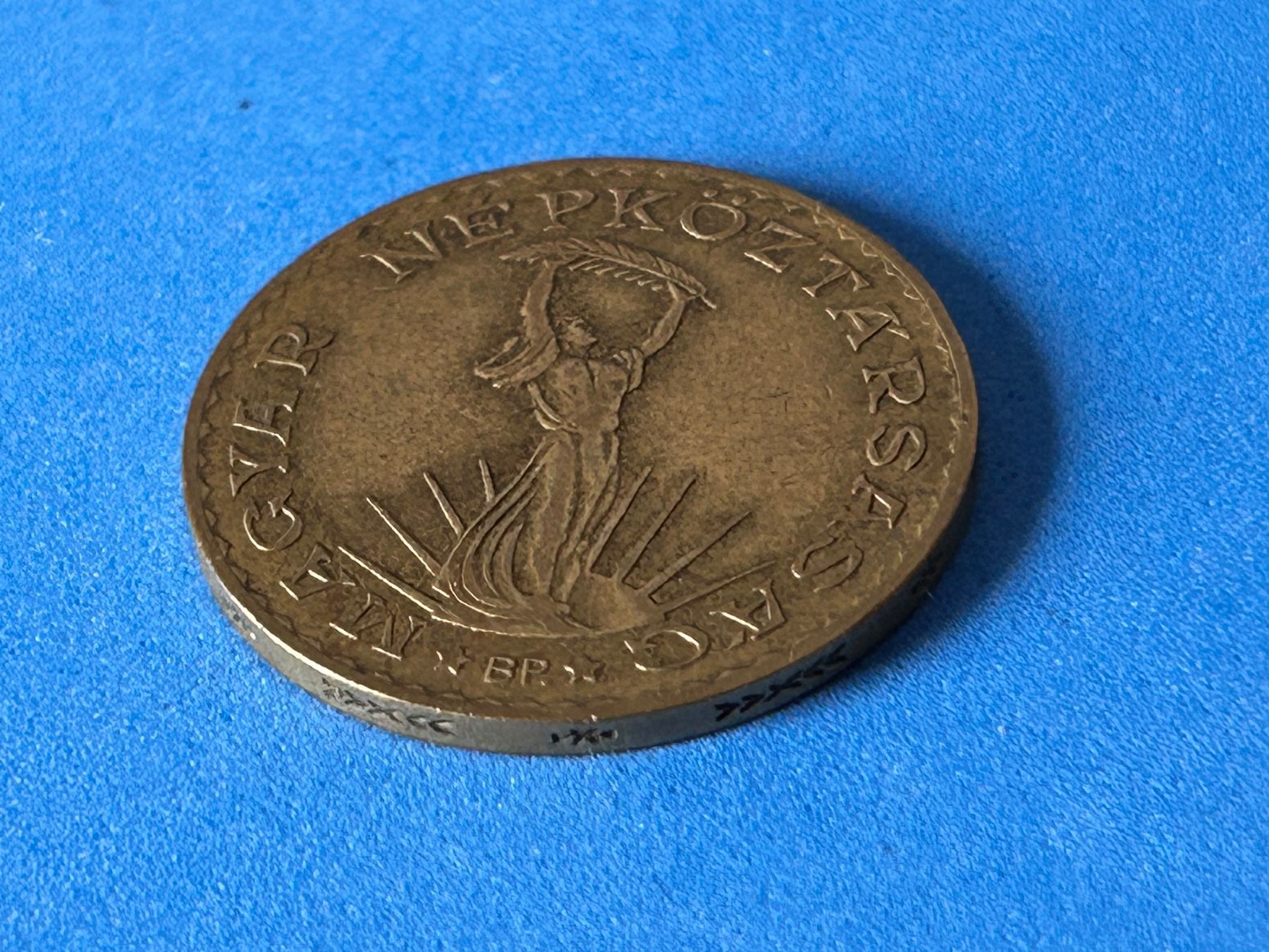 Tutti le monete: Hungary - 10 Forint 1985 – Usato da Corcelles NE venduto da AJKader 9
