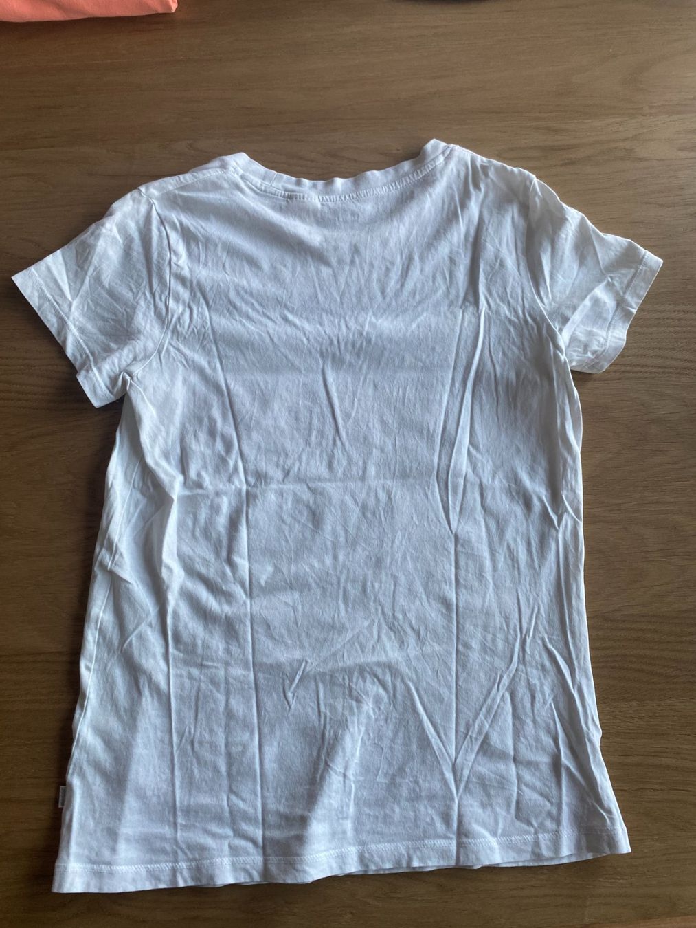 Levi's T-shirt: Levi's white logo T-shirt – Usato da Olten venduto da ike_z56r 1
