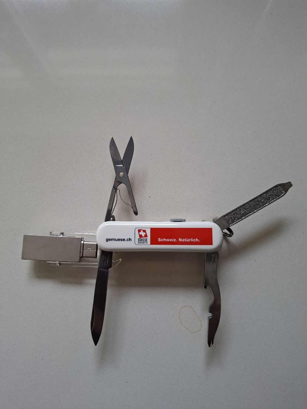 Victorinox Couteaux de poche: Sackmesser mit USB, ca. 6 cm – Neuf (Voir description) à Sargans par blauberg 1