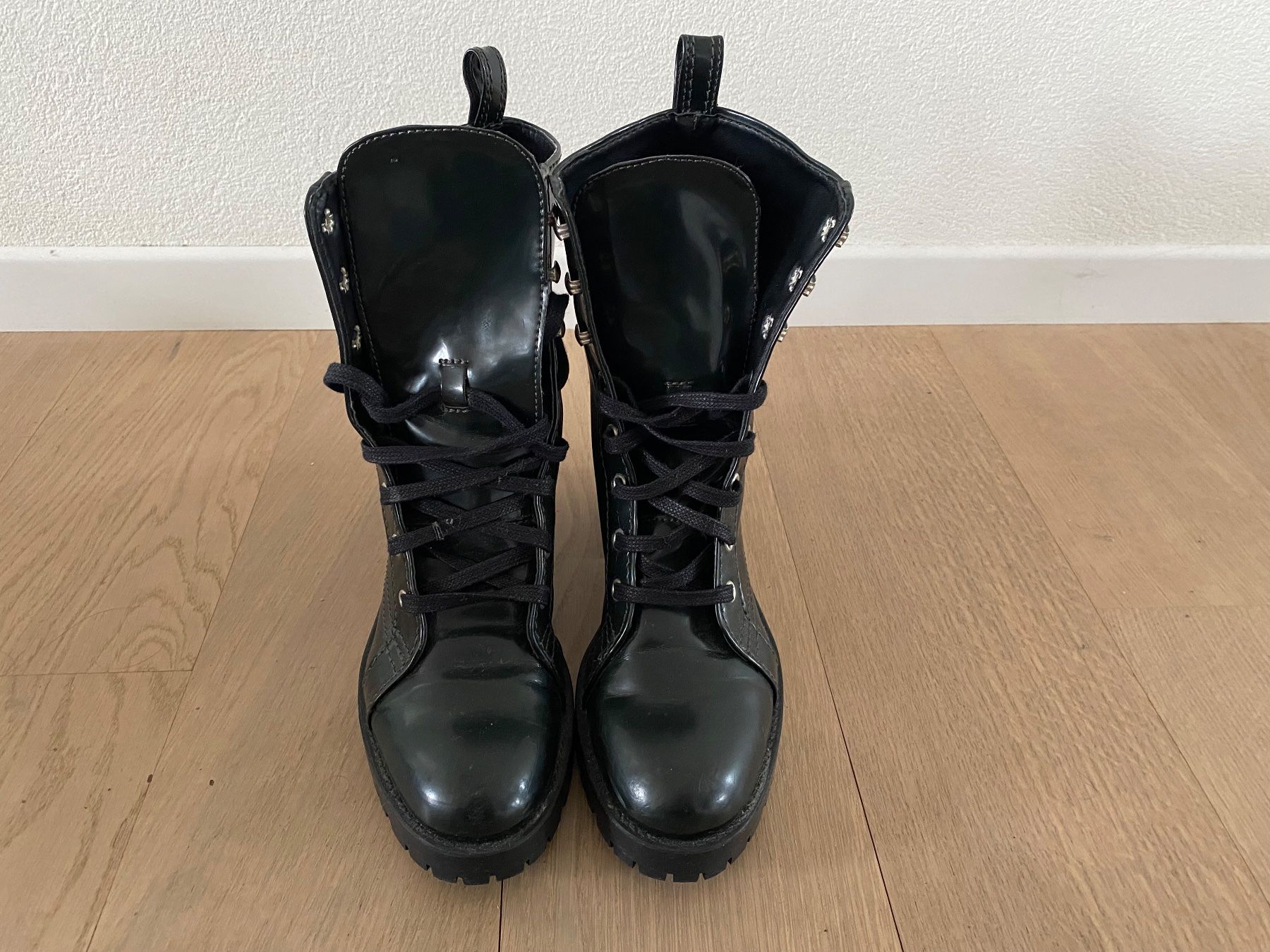 Zara Scarpe da donna: Stiefelette dunkelgrün (Gr. 39) – Usato da Schlieren venduto da vivid_wrld 1