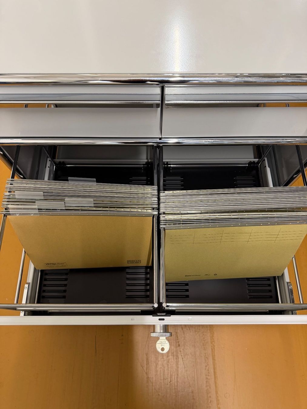 USM Korpus: USM Haller Rollcontainer mit 3 Schubladen – Gebraucht aus Dietlikon von ComdatAG 7