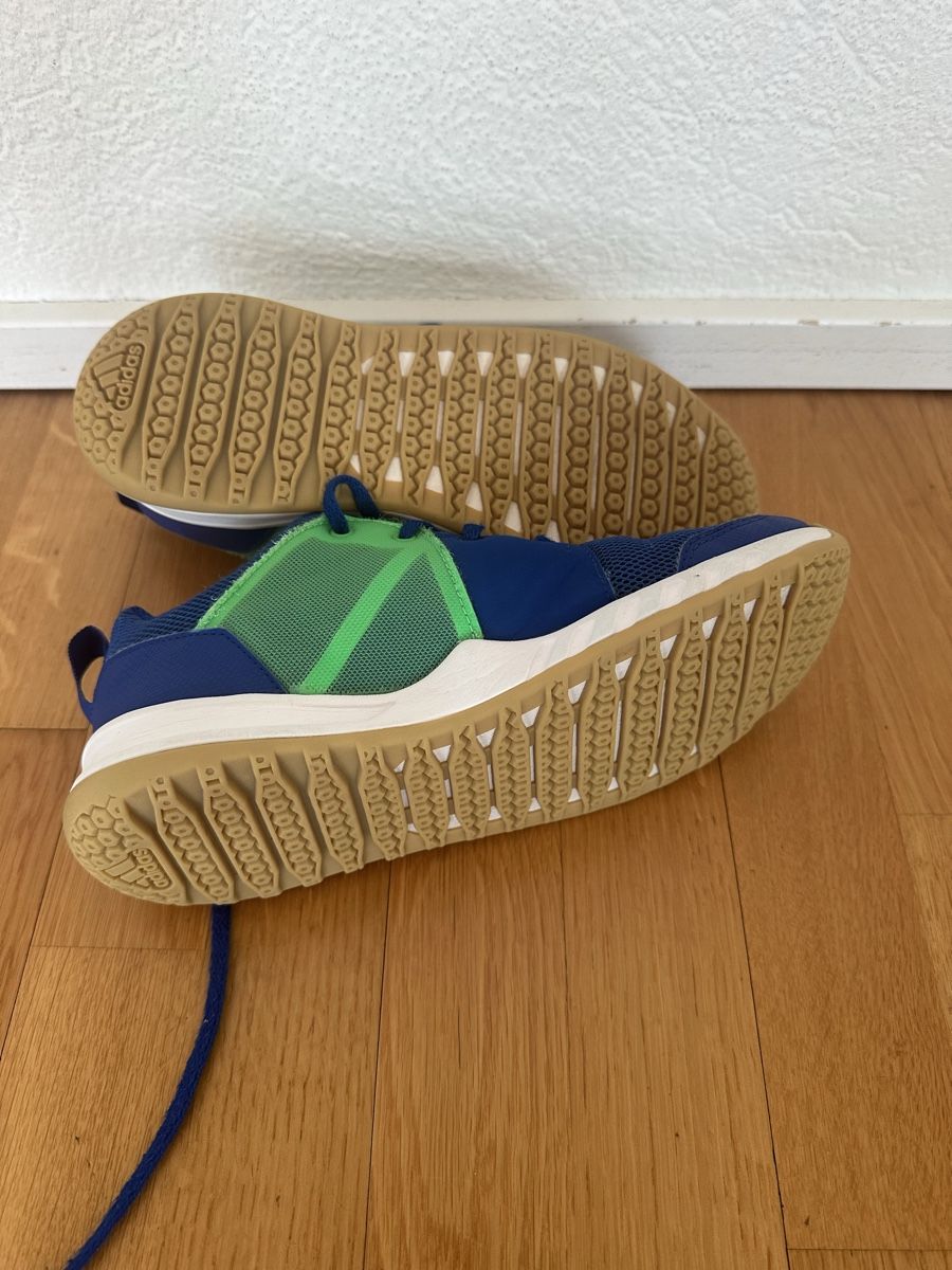 Adidas Scarpe da uomo: Adidas Hallenschuhe Gr 36 2/3 – Usato da Ostermundigen venduto da Clood 1