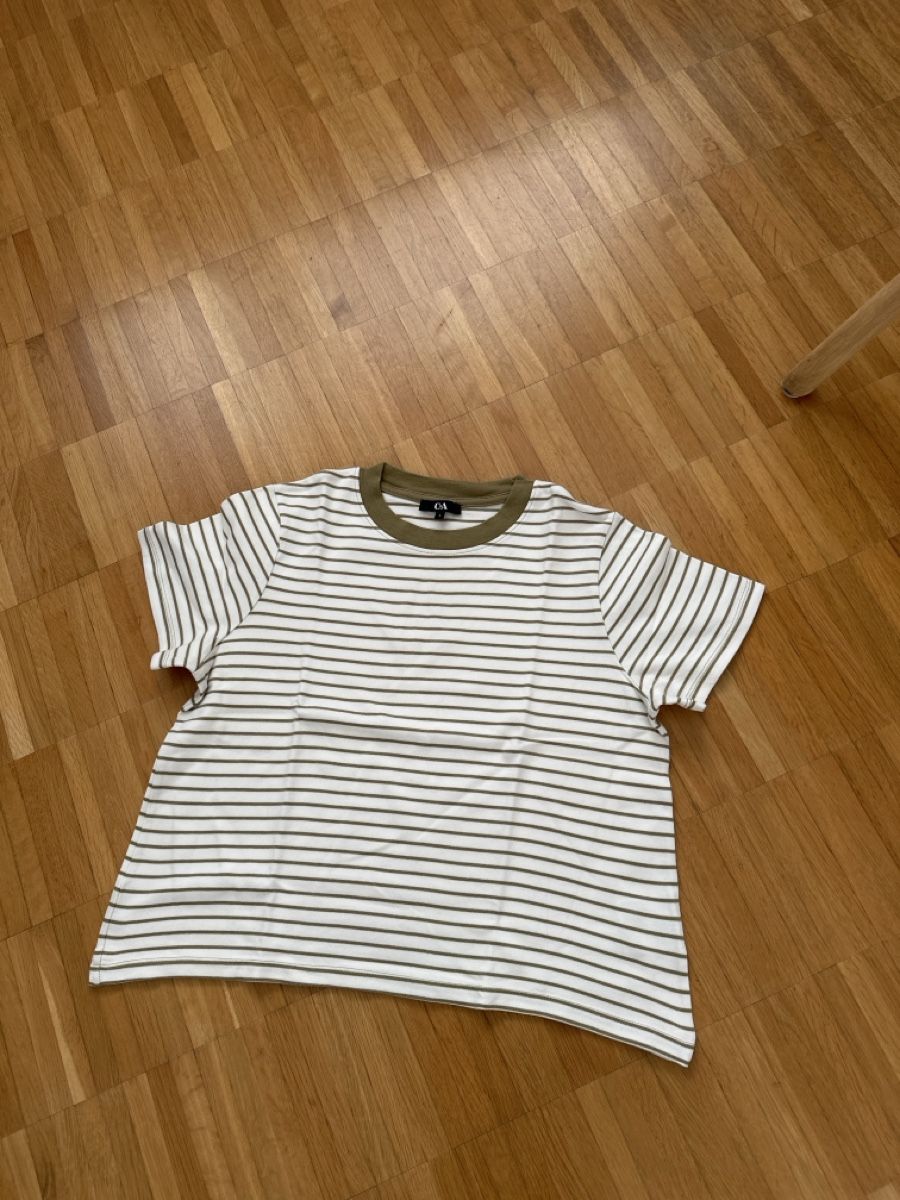C&A T-shirt: Tshirt von C&A – Nuovo (secondo la descrizione) da Altendorf venduto da ratzfatz