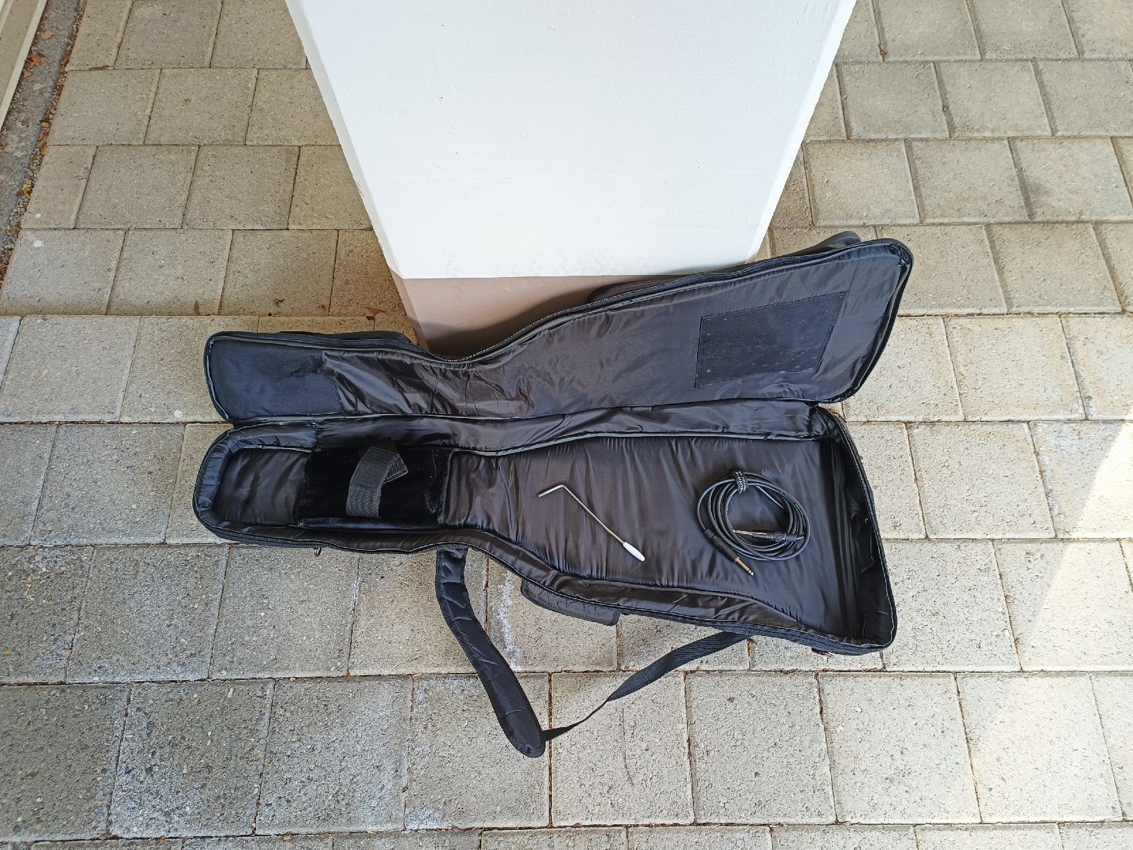 Squier Strumenti musicali: Squier Stratocaster E-Gitarre + Zubehör und Tasche – Usato da Bennau venduto da lbe_55rw 7