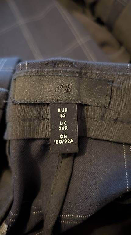 Completi: H&M Anzug kariert Grösse L – Usato da Birmenstorf AG venduto da san_7w9c 1