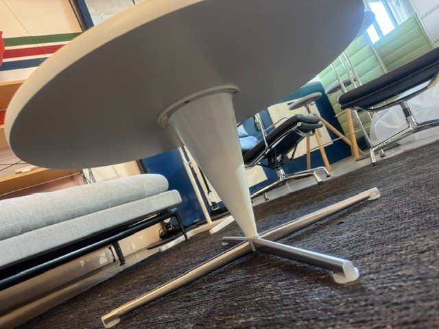 Vitra Tische: Vitra Cone Table, Verner Panton – Gebraucht aus Zollikofen von OberliAG 3