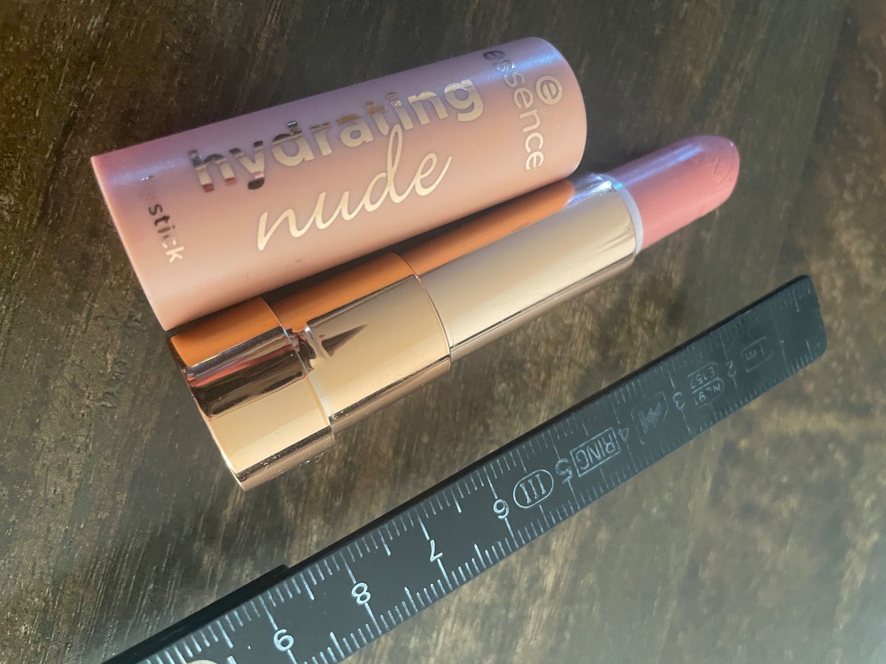 Make-up: hydrierender lippenstift in der farbe nude – Usato da Rotkreuz venduto da 4evermine