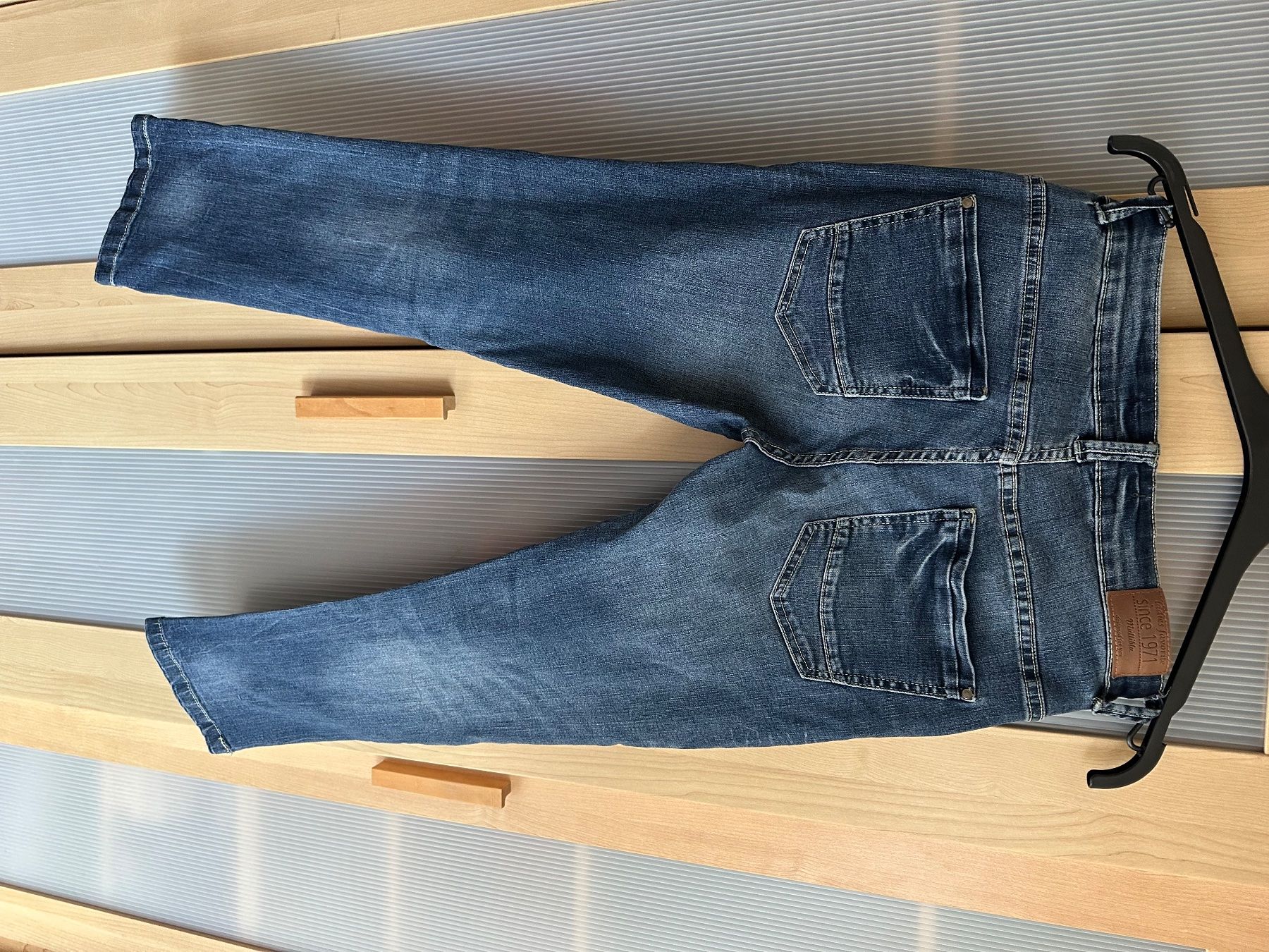 Jeans: Shorts 7/8 Multibleu taille 40 – Usato da Savagnier venduto da Pivovar2 1