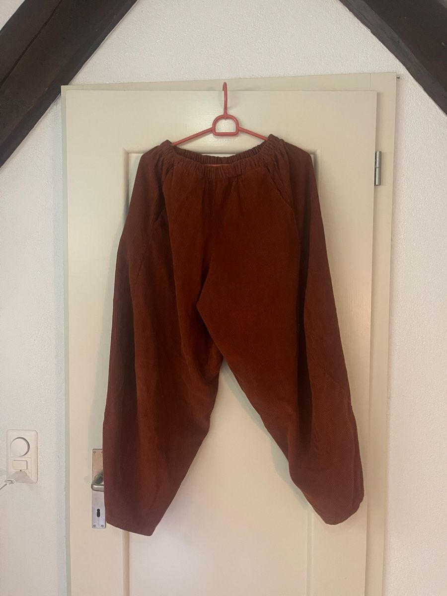 Pantalons: Cordhose braun – D'occasion à Stallikon par CristinaK.2026