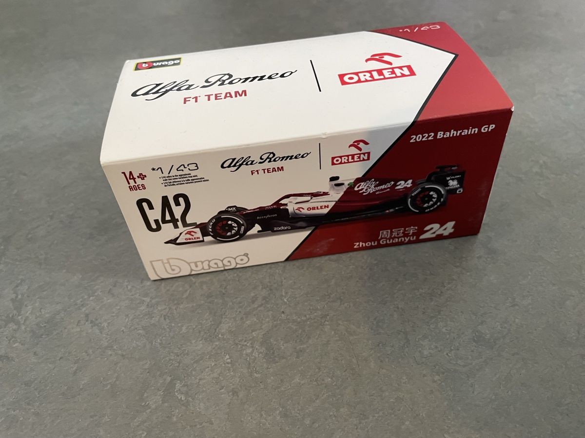 Bburago Voitures modèles: Alfa Romeo F1 Modellautos – D'occasion à Kerns par jol_h6f8 3