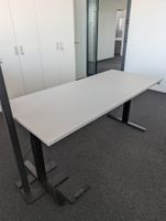 Narbutas höhenverstellbarer Schreibtisch