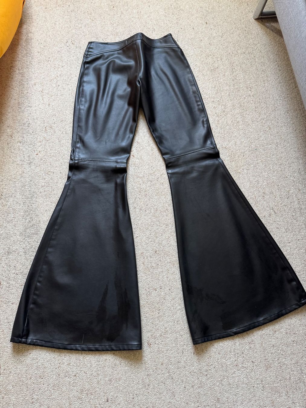 Pantaloni: Schwarze Schlaghosen Gr. 28 top! – Usato da Bern venduto da Moonsleeper 1