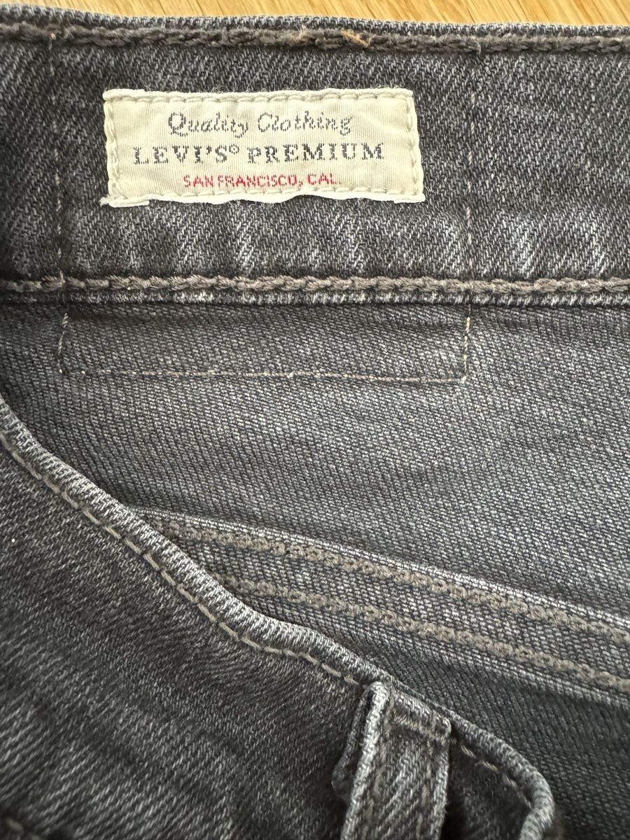 Levi's Pantalons: Levi's Shorts W29 - schwarz – D'occasion à St.Gallen par Isnisodo 4
