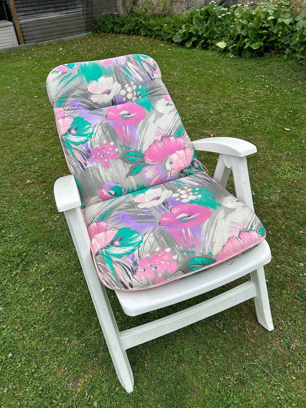 Sedie: Lot de 4 chaises avec coussins – Usato da Delémont venduto da pupaaldi